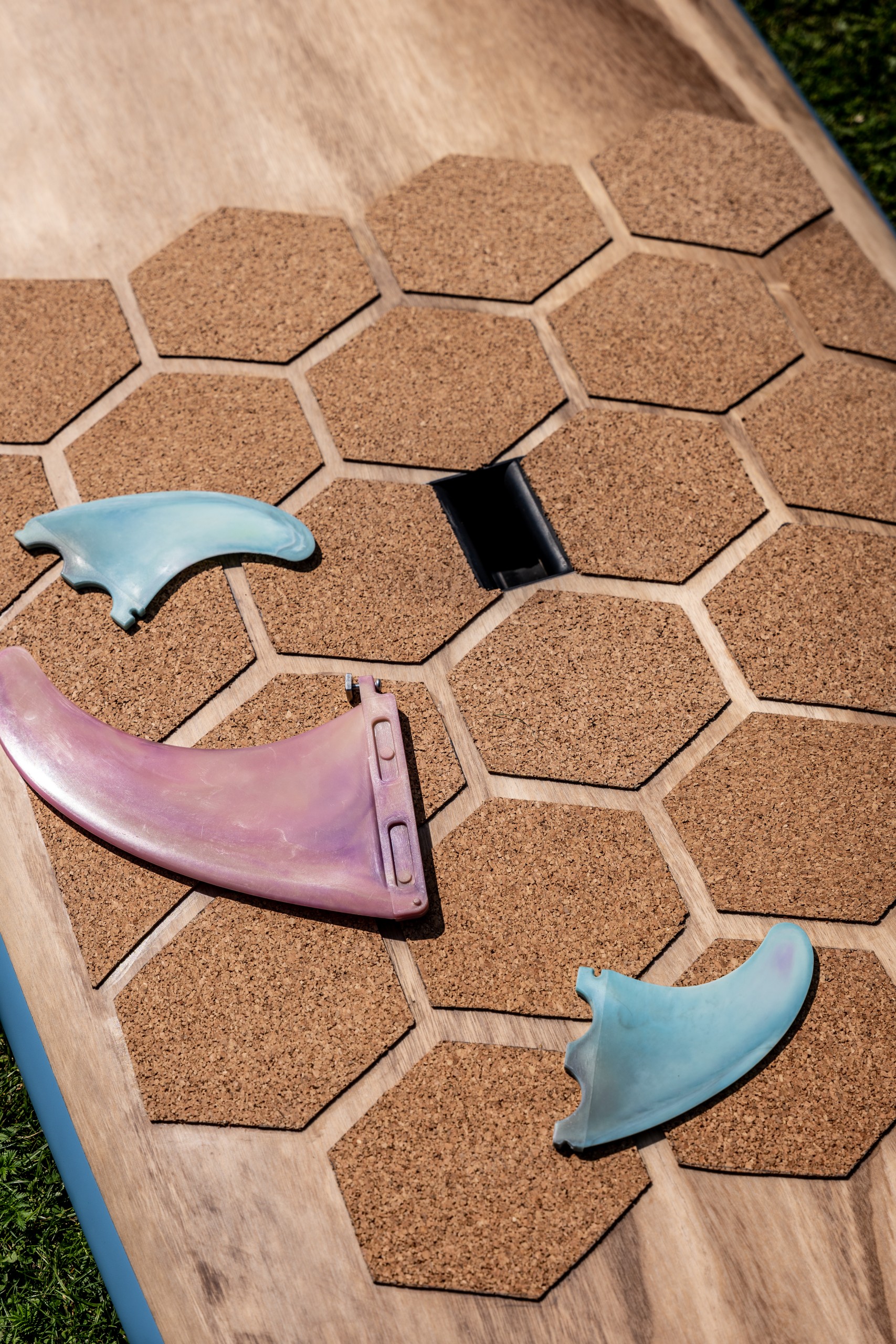 Detail des Eco_SUP: Deck mit Kork-Pads und Finnen aus recyceltem Material