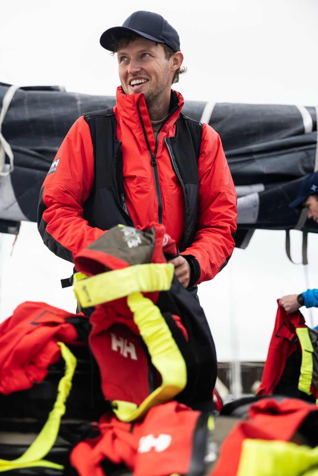 Ocean-Race-Skipper Jelmer van Beek in Segelkleidung an Bord, Gast im Podcast Circular Voices