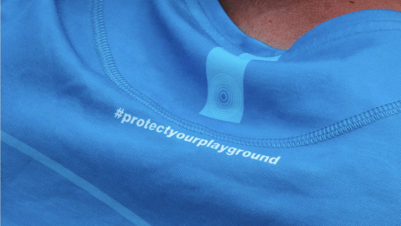 Blaues KHULULA-Shirt mit dem Schriftzug #protectyourplayground